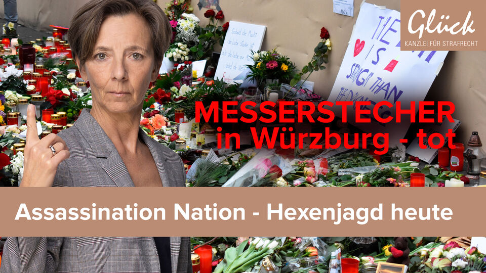 Grablichter und Blumen an einem Tatort nach einer Messerattake