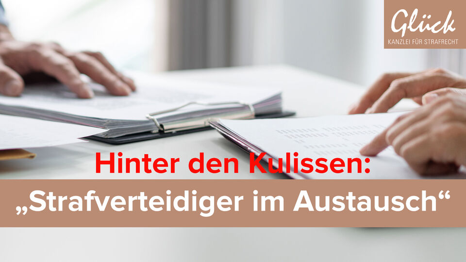 Strafverteidiger im Beratungsgespräch zu einem Beschwerdeverfahren