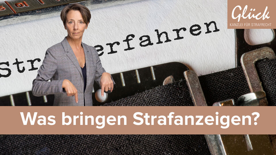 Begriff Strafverfahren auf Papier in einer Schreibmaschine
