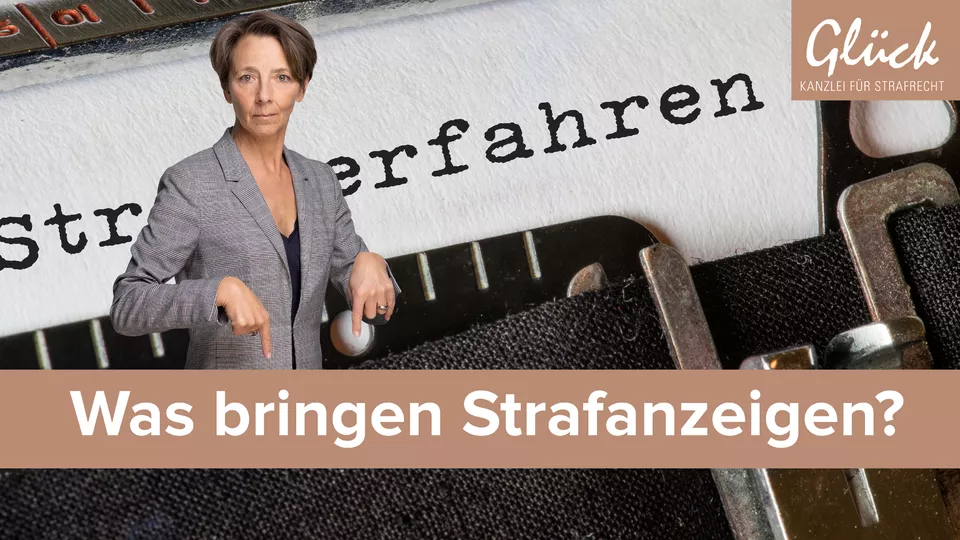 Begriff Strafverfahren auf Papier in einer Schreibmaschine