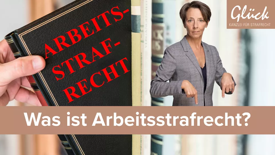 Buch zum Arbeitsstrafrecht wird aus Regal gezogen - Thema Lohnabrechnung und rechtliche Folgen