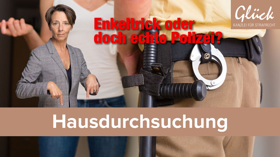 Hausdurchsuchung mit Polizeibeamten vor Wohnungstür symbolisch dargestellt