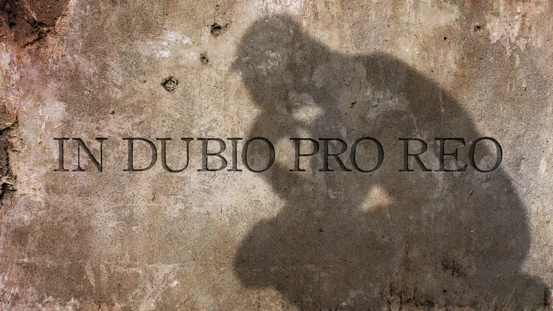 Unschuldsvermutung im Strafrecht: in dubio pro reo, lateinische Inschrift