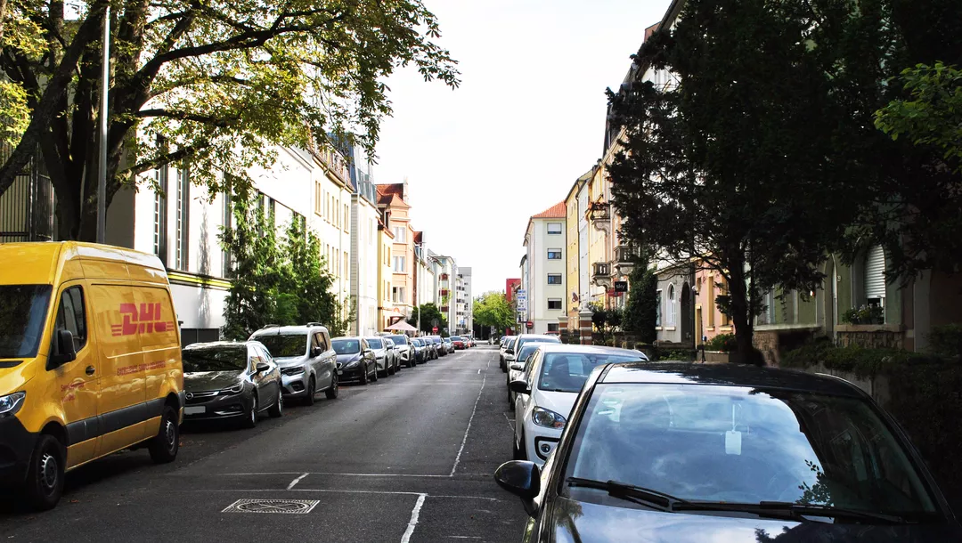 Straße Sattlerstraße 23 in Schweinfurt mit Autos - Standort der Kanzlei für Strafrecht und Strafverteidigung